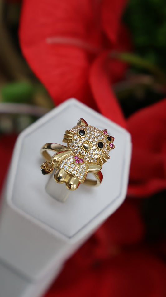 anillo de mujer 14k con un  osito con corazon en la mano