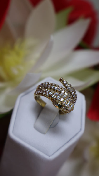 anillo de mujer de  14k  con  serpiente y ojos verde
