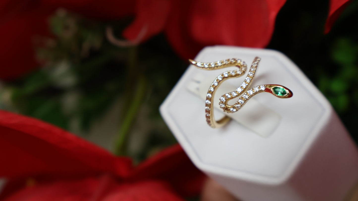 anillo de mujer 14k de serpiente ojo verde y sirconia