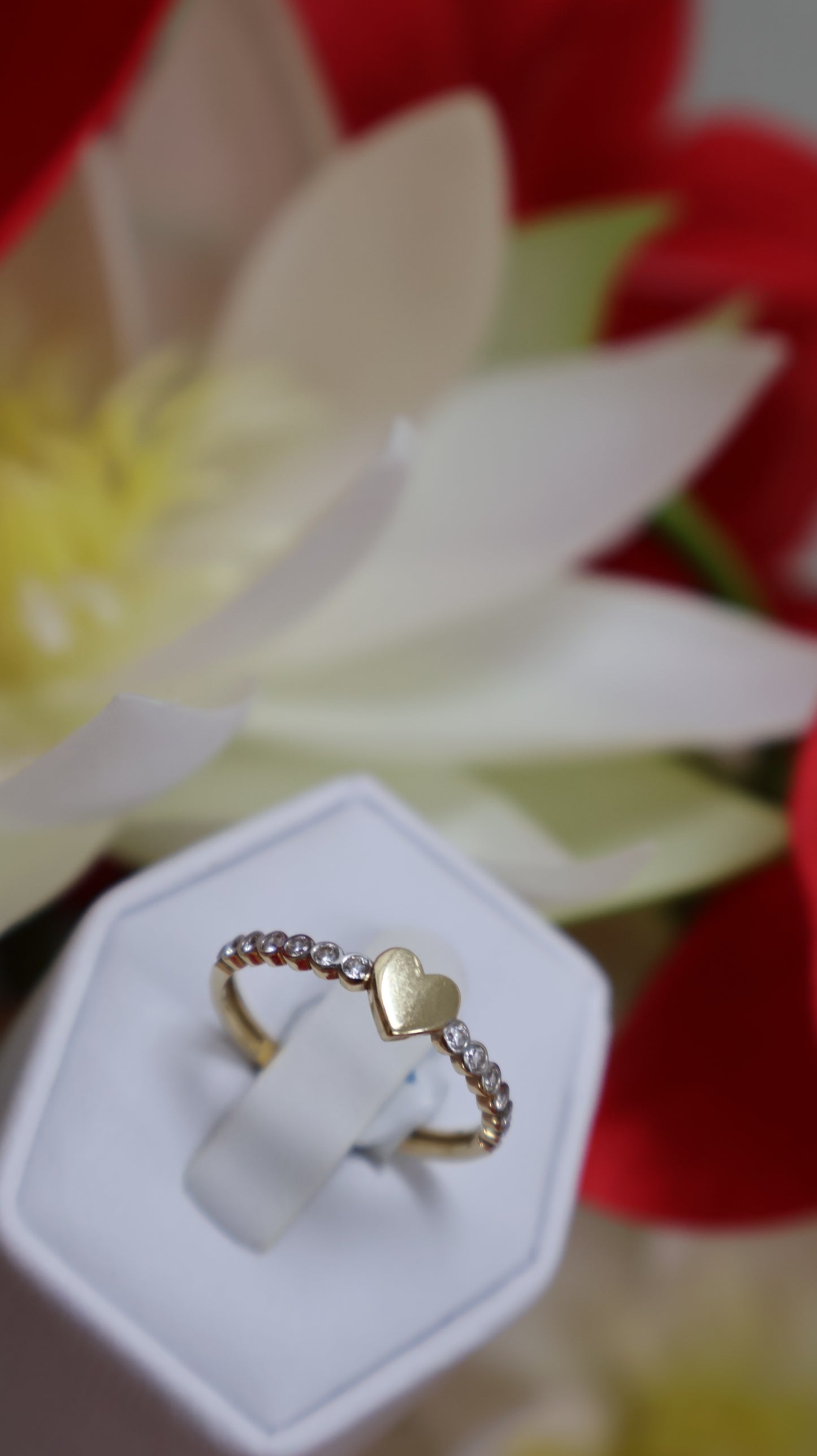 anillo de mujer 10k con piedra rosada y blanca de corazon