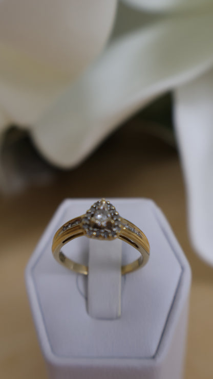 anillo de mujer 10k con piedras en blancas