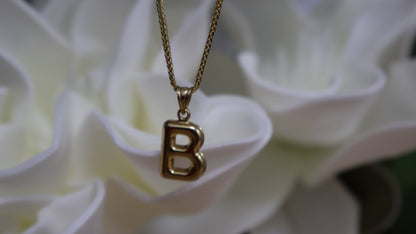 Dije  con letra  de 10k para mujer y ninos