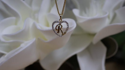 Dije con letra de Corazón y zirconias