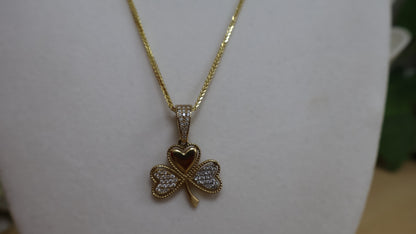 Dije de flor con circonia de oro 10k