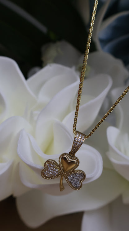 Dije de flor con circonia de oro 10k