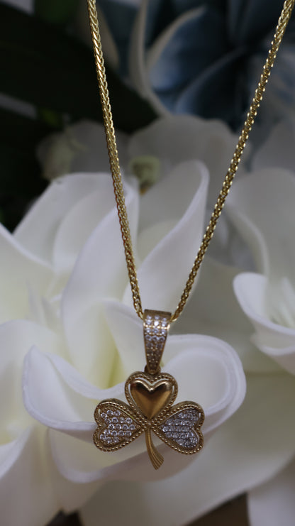 Dije de flor con circonia de oro 10k