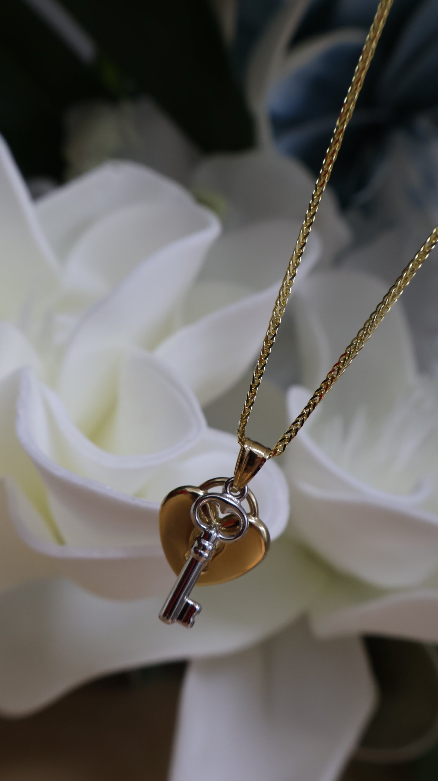 Dije de 14k de llave y corazon