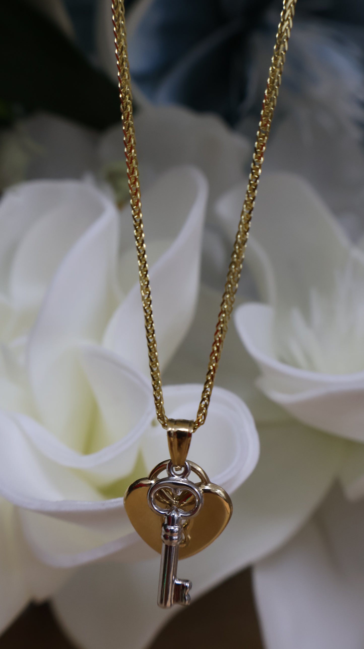 Dije de 14k de llave y corazon