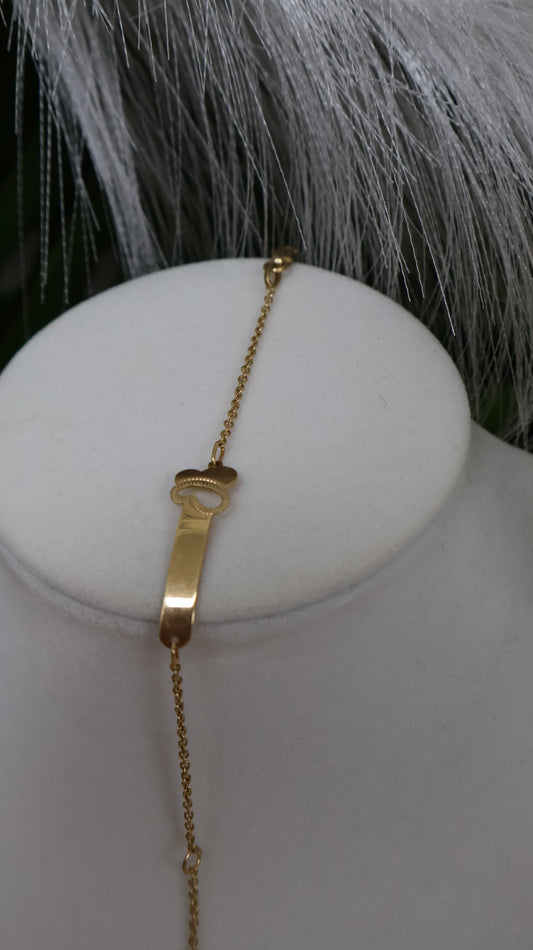 manilla para ninos con un diseno en la placa en oro 10k