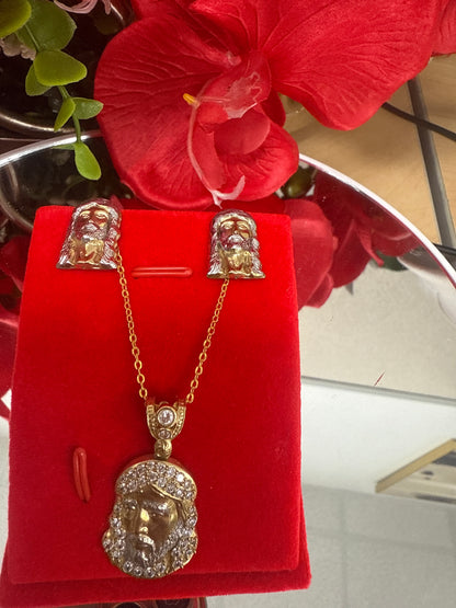 Cadena de oro 14k con el dije y los arete de la cara de cristo ,conjunto para mujer