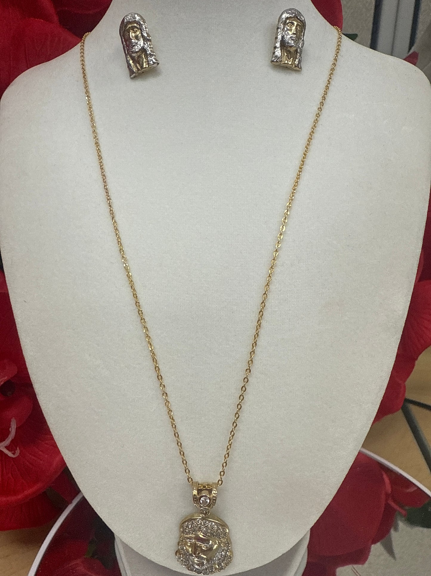 Cadena de oro 14k con el dije y los arete de la cara de cristo ,conjunto para mujer