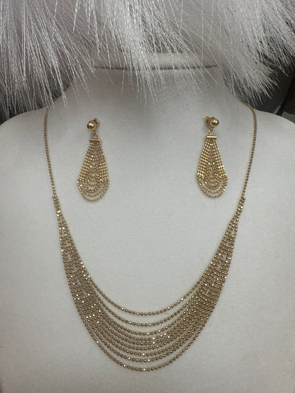 Disfruta este elegante conjunto fino de gargantilla y arete para mujer en oro 14k