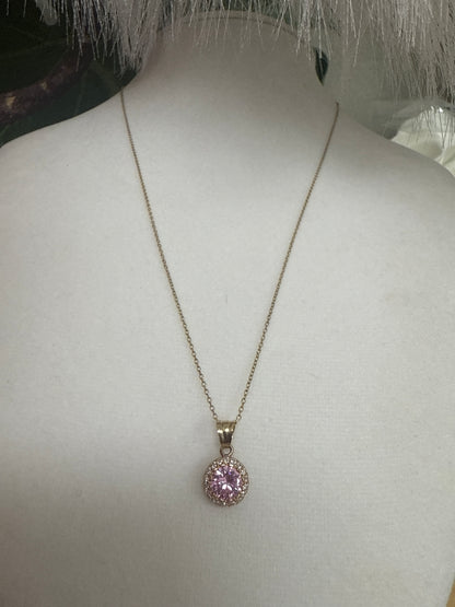 Disfruta de este hermoso conjunto de cadena dije y arete de oro 10k