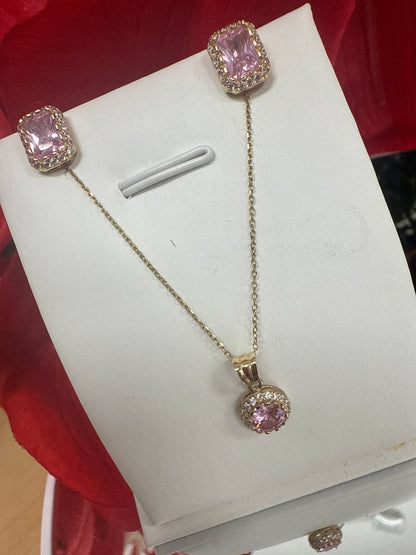 Disfruta de este hermoso conjunto de cadena dije y arete de oro 10k