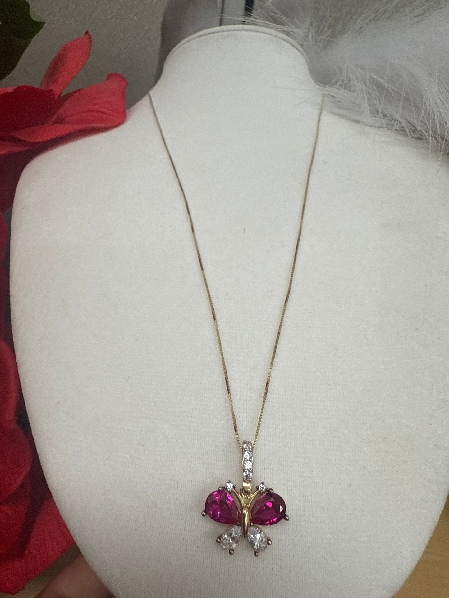 Disfruta de bello conjunto de cadena arete y dije con circonia en rojo para mujer de 14k