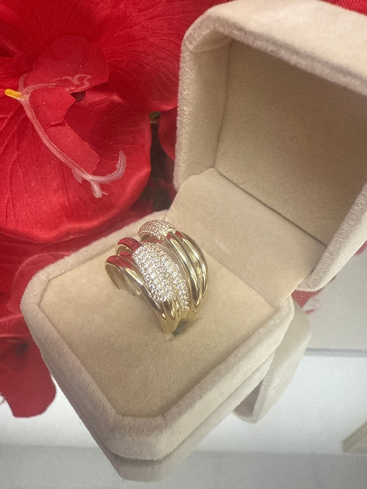 Anillo de mujer de oro 10k con un excelente diseno