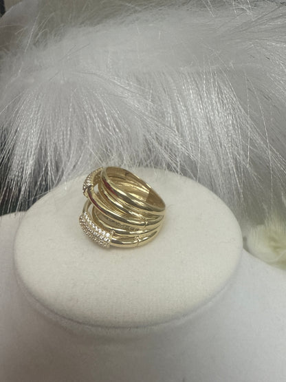 Anillo de mujer de oro 10k con un excelente diseno
