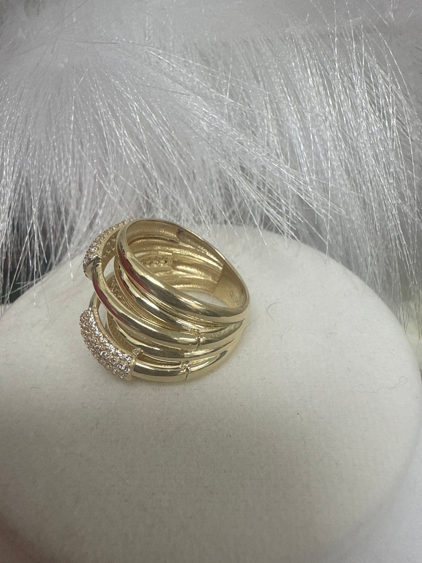 Anillo de mujer de oro 10k con un excelente diseno