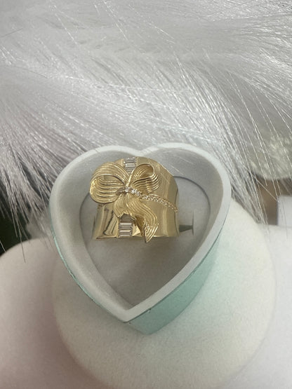 Anillo de mujer de oro 10k con un bello diseno de lazo