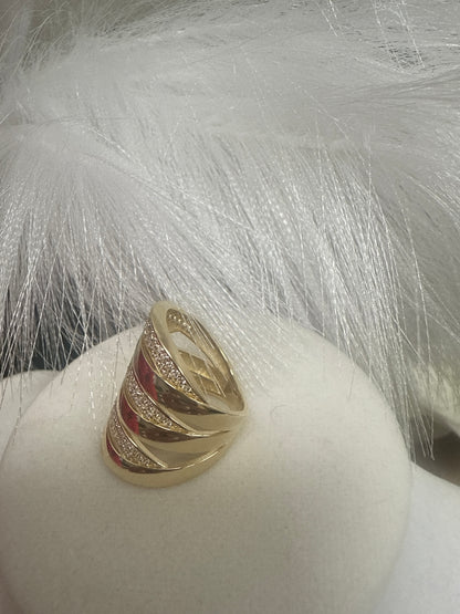 Anillo de mujer de tres piezas en oro 10k bello diseno