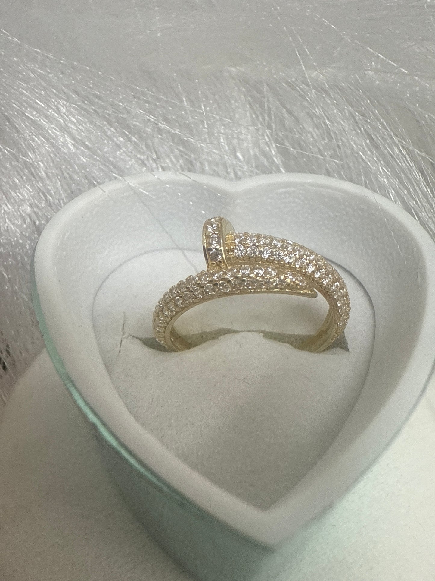 Anillo de clavo de mujer en oro 10k