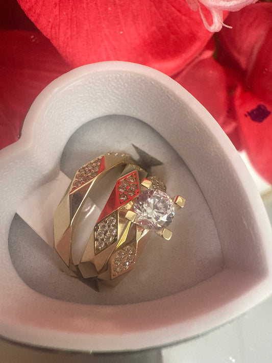 Elegante anillo de compromiso para mujer y hombre en oro 10k