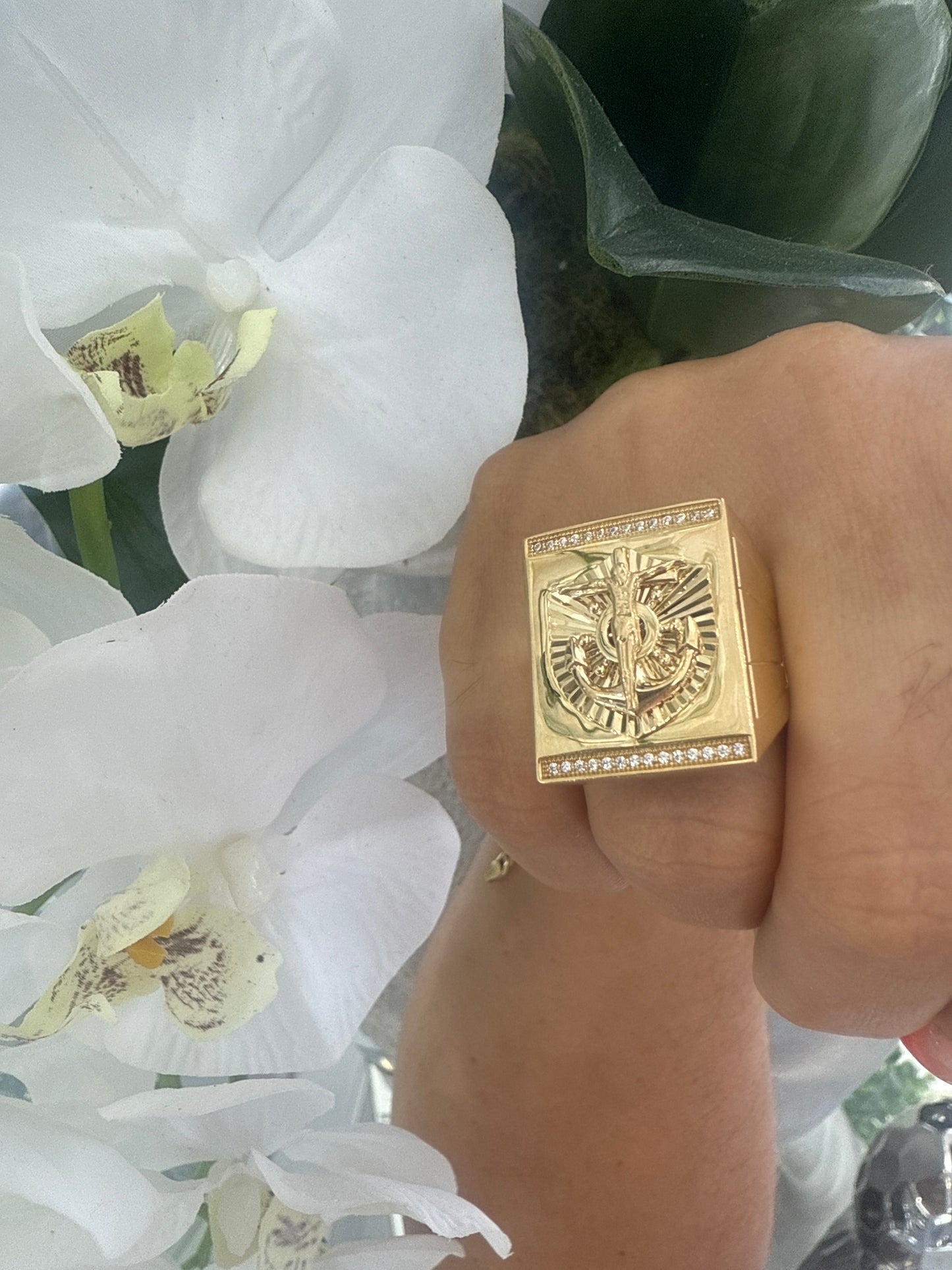 ANILLO DE anclas con crucifijo 10k