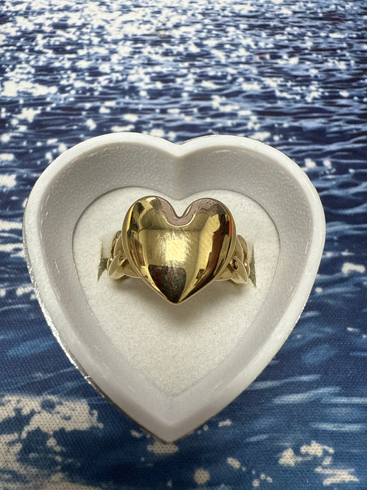 Anillo de mujer de oro 10k de corazon  con bello diseno